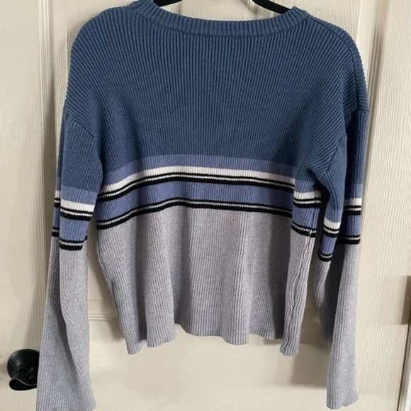Vintage 90s/2000s Blue and Gray Crew Neck Sweater - Picture 5 of 13